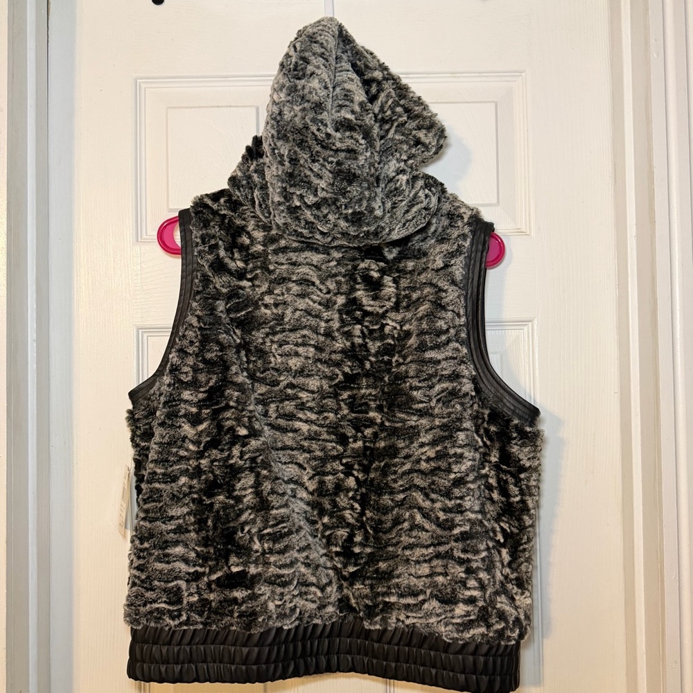 YMI Wild Cat Faux Fur Vest in Black and White - Picture 6 of 6